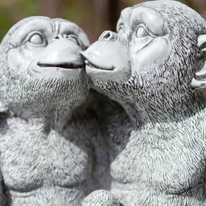 Stone Effect Kissing Monkeys Garden Statue Smooching Chimp Pond Ornament