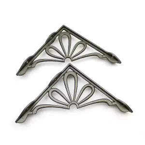 Oakcrafts - Pair of Antique Cast Iron Daisy Shelf Brackets 150mm x 150mm