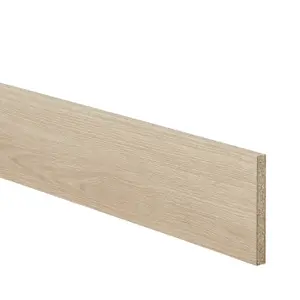 GoodHome Alpinia Light oak effect Square edge Oak effect shaker Plinth, (L)2400mm