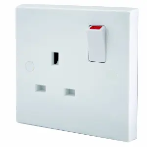 BG Single 13A Gloss White Socket 2 poles