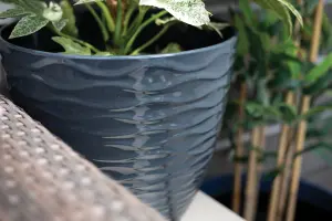 Lightweight Recycled Indoor or Outdoor Plastic 33cm Small Windermere Plant Pot - Plastic - L33 x W33 x H29 cm - Charcoal