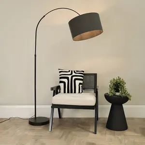 ValueLights Louis Black Arched Curved Floor Lamp with Charcoal Fabric Drum Lamp Shade and LED Bulb