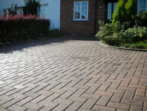 Stonecare4U - Block Paving Sealer Satin (5L) - Protects Block Paving, Solvent-Free, Block Paving Sealant, Reduces Organic Growth