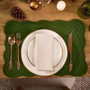 Set of 2 Luxury Green Quilted Scalloped Christmas Dinning Table Placemats Table Clothes 50cm