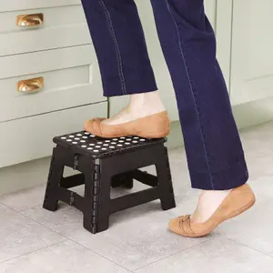 Folding Step Stool with Carry Handle - Lightweight Portable Multipurpose Non-Slip Step for Indoor or Outdoor - H22.5 x W32 x D25cm