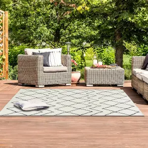 Large Garden Outdoor Rug For Patio, Black & Cream Chevron Waterproof Garden Rug 160 x 230cm