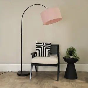 ValueLights Louis Black Arched Curved Floor Lamp with Blush Pink Fabric Drum Lamp Shade and LED Bulb