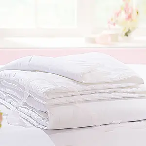 2.5 Tog Summer Duvet - Lightweight Anti-Allergenic Quilt with Hollowfibre Filling - Machine Washable, Size Double