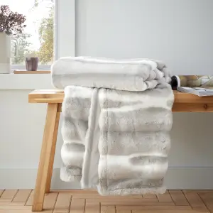 Catherine Lansfield Flint Cosy Faux Fur 130x170 cm Blanket Throw Silver Grey