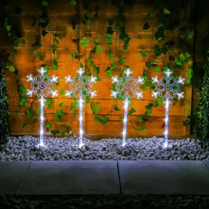 Set Of 4 Led Stake Garden Lights - Snowflake Or Star Festive Xmas Lights - 40 Led Mains Powered - Stunning Glow