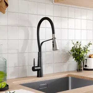 Pull-Down Kitchen Tap Flexible Kitchen Faucet Made of Stainless Steel and Brass