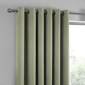 Polyester Room Darkening Grommet / Eyelet Curtain Pair Green / Width 168 x Drop 137 cm