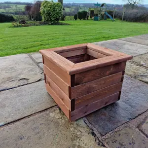 VALLEY SMALL SQUARE PLANTER H32 X W39 X D39