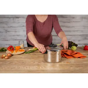 Kuhn Rikon Duromatic Neo Stainless Steel Pressure Cooker for All Hobs, Side Grips 3.5L / 20cm