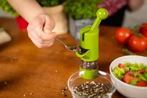 Kuhn Rikon Ratchet Grinder for Salt, Pepper and Spices - Green