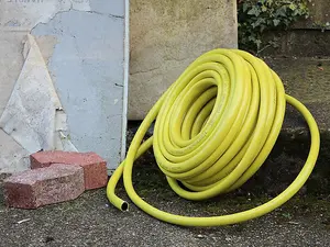 Faithfull CT085023112BKYE01 Heavy-Duty Reinforced Builder's Hose 30m 19mm (3/4in) Diameter FAIHOSE30B34