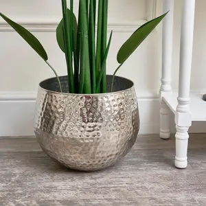 Melody Maison Medium Silver Hammered Metal Planter