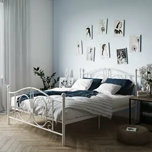 Kourtney Platform Bed White / Kingsize (5')