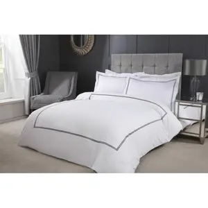 Ervin Linen Geometric Shapes Duvet Cover Set with Pillow Shams White/Navy / Kingsize - 2 Standard Pillowcases