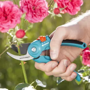 Gardena SuperCut B/S-M (D)22mm Turquoise Bypass Secateurs (H) 61mm x (W) 22mm