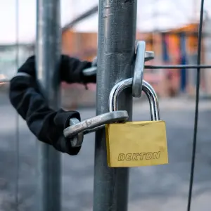 Dekton 40mm Titanium Iron Padlock, 3 Keys.