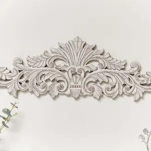 Melody Maison Vintage White Distressed Fleur De Lys Wall Plaque