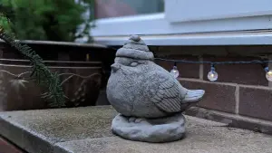 Stone Cast 'Christmas Robin' Garden Ornament