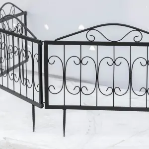 Outsunny Decorative Garden Fencing 4PCs Metal Border Edging