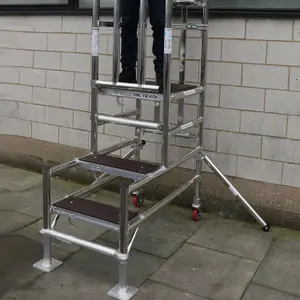 5 Tread Mobile Telescopic Podium Step Ladder 1.4m Tall Work Platform Safety Cage