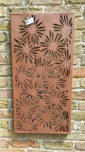 Daisy Decorative Screen Wall Art Plaque 780mm Tall