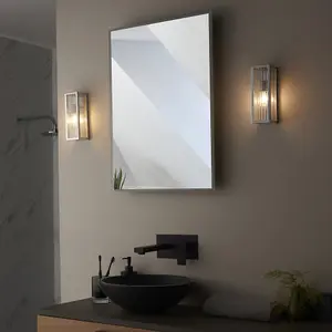 Bathroom Wall Light Fitting - Chrome Plate & Ribbed Glass Shade - Single Lamp