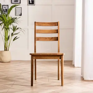 Furniturebox UK Lynton Small Walnut Colour Wooden Dining Table & 4 Dining Chairs