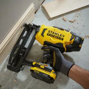 Stanley FatMax 18V 64mm 2 x 2Ah Li-ion V20 Cordless Straight Nail gun SFMCN616D2K-GB