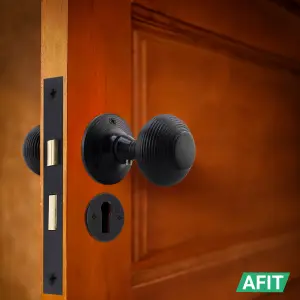 AFIT Beehive Reeded Black Key Lock Door Knob Set - 1 Pair Matt Black Mortice Knobs (55mm), Sash Lock (80mm) & Hinges (76mm)