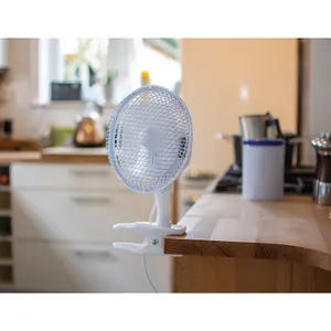 Draper  230V Clip-On Desk Fan, 6"/150mm, 15W 08710