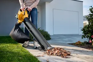 Stiga VS100e 3-in-1 Garden Blower & Vacuum Cordless Includes 2 x 4Ah Batteries & Charger