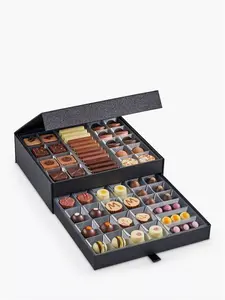 Hotel Chocolat The Classic Cabinet Chocolate Box, 590G