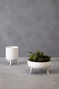 Interiors by Premier Portable And Lightweight Design White Planter, Durable Construction Of Garden Pot, Outdoor Garden Pot