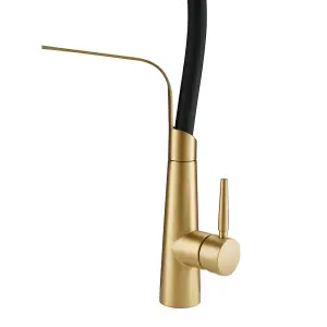 Stainless Steel Kitchen Tap Flexible Silicone Pull-Down Kitchen Faucet in Gold and Black