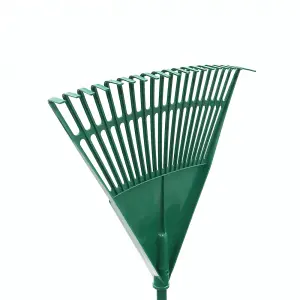 JVL Outdoor Garden Lawn Leaf Rake with Telescopic Handle, Green