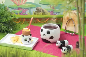 KitchenCraft Painted Ceramic Novelty Panda Mug with Lid