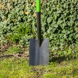 Hardys Heavy Duty Garden Spade - Long Life Carbon Steel Blade, Rust Resistant, Ergonomic Textured D-Grip - 100cm Gardening Shovel