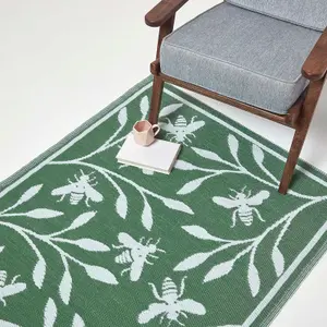 Homescapes Green Floral Outdoor Rug with Bumble Bee Design, 182 x 122 cm