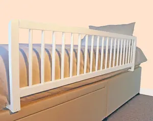 Safetots Extra Wide Wooden Bed Guard, White, 38cm High x 140cm Wide, Toddler Bedrail for Safety, Secure Child Bed Rail