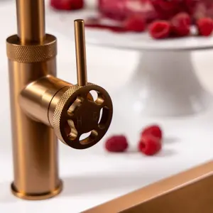 Flode Hjul Single Lever Industrial Style Kitchen Tap Swan Neck Design Brushed Copper