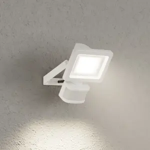 GoodHome Lucan AFD1017-IW White Mains-powered Cool white Outdoor LED PIR Floodlight 1000lm