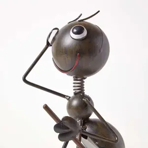 Homescapes Metal Ant with Garden Fork and Flower Pot, 32 cm Tall