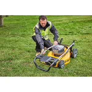 Dewalt DCMW564P2 Twin 18v / 36v XR Cordless 48cm Lawn Mower Brushless - 2 x 5ah