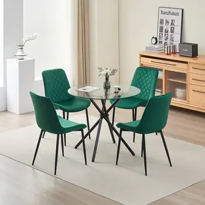 New York Dining Table with 4 Amelia Velvet Chairs