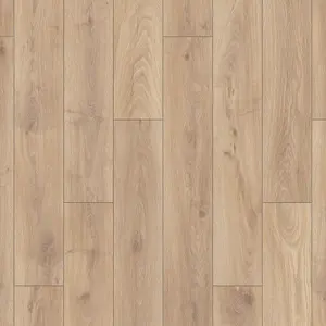 Eurohome Bracknell Natural Oak effect Moisture resistant Laminate Flooring, 2.26m²